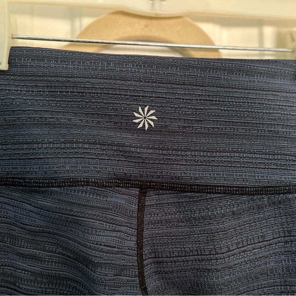 Athleta Salutation (RN 54023) 7/8 Leggings (NWOT) - Picture 11 of 11